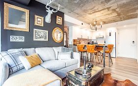 Quebec, Rustique Chic En Ville, Piscine Sur Le Toit Pour 2 A 6 Invites
